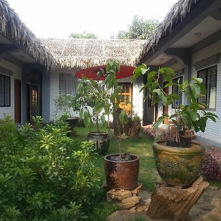 Golden Rose Guest House Old Bagan Extérieur photo