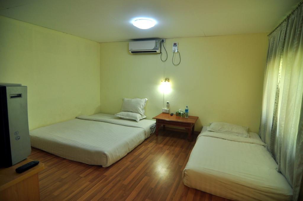 Golden Rose Guest House Old Bagan Extérieur photo