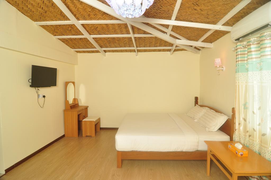 Golden Rose Guest House Old Bagan Extérieur photo